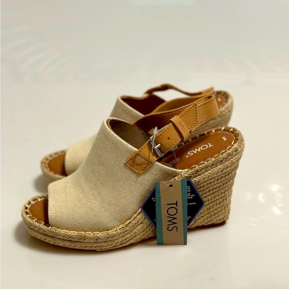 TOM’S sandals brand new with tags! Espadrille sandals in size 6. Tan